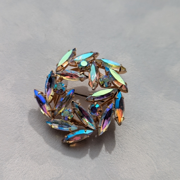 STUNNING 😍 Aurora Borealis Iridescent Leaf Wreath Circle Brooch Pink Undertones - Picture 5 of 9